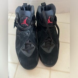 Mens air Jordan 8 retro take flight. 9.5 very good condition. Like new